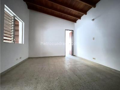 Casa de 5 alcobas en venta en Estadio, Medellín, 235 m² · foto 10 de 16