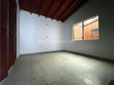 Casa de 5 alcobas en venta en Estadio, Medellín, 235 m² · foto 12 de 16