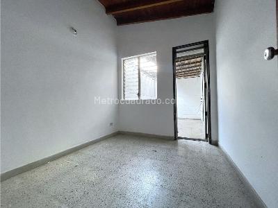 Casa de 5 alcobas en venta en Estadio, Medellín, 235 m² · foto 14 de 16