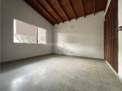 Casa de 5 alcobas en venta en Estadio, Medellín, 235 m² · foto 4 de 16