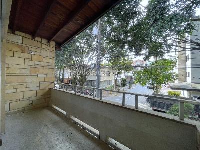 Casa de 5 alcobas en venta en Estadio, Medellín, 235 m² · foto 5 de 16