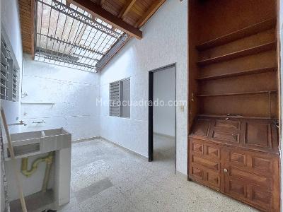 Casa de 5 alcobas en venta en Estadio, Medellín, 235 m² · foto 7 de 16