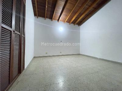 Casa de 5 alcobas en venta en Estadio, Medellín, 235 m² · foto 8 de 16