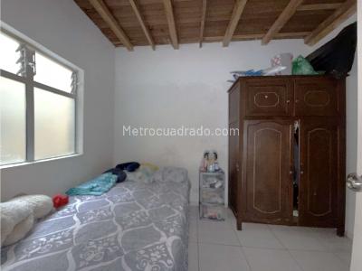 Apartamento de 3 alcobas en venta en Calasania, Medellín, 45 m² · foto 8 de 9