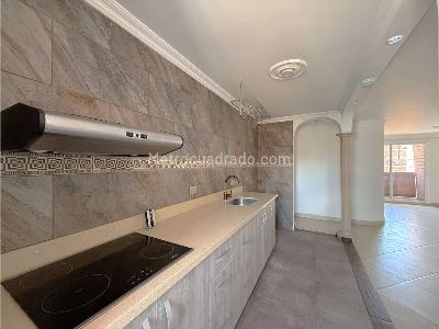 Apartamento en venta en Segundo Parque De Laureles, Medellín · foto 2 de 17