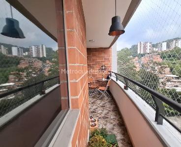 Apartamento de 3 alcobas en venta en San Diego Loma Del Indio, Medellín, 74 m² · foto 2 de 16