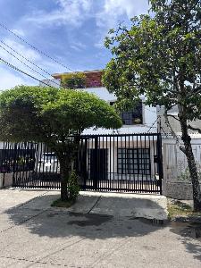 Casa de 5 alcobas en venta en Prados Del Norte, Cali, 298 m² · foto 2 de 20