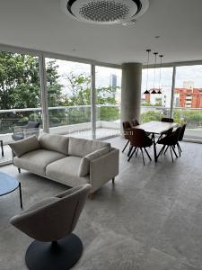 Apartamento de 3 alcobas en venta en Santa Monica Residencial, Cali, 182 m² · foto 3 de 20