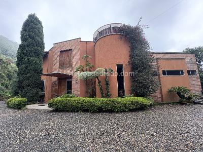 Casa de 5 alcobas en venta en El Saladito, Cali, 630 m² · foto 2 de 20