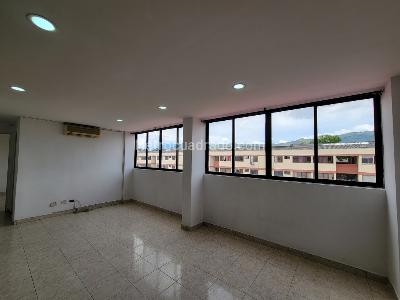 Apartamento en venta en Ciudad Los Alamos, Cali · foto 2 de 17
