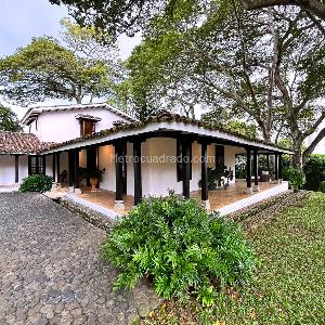 Casa de 3 alcobas en venta en Bellavista, Cali, 465 m² · foto 2 de 16