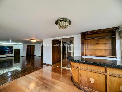 Apartamento en venta en Granada, Cali · foto 5 de 11