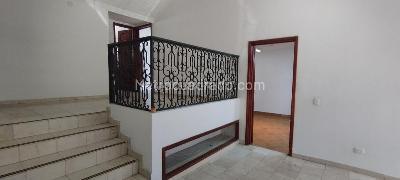 Casa de 3 alcobas en venta en Cristales, Cali, 302 m² · foto 3 de 20
