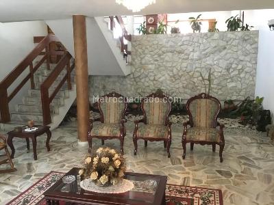 Casa de 3 alcobas en venta en Santa Teresita, Cali, 591 m² · foto 2 de 11