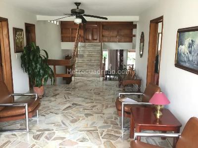 Casa de 3 alcobas en venta en Santa Teresita, Cali, 591 m² · foto 9 de 11