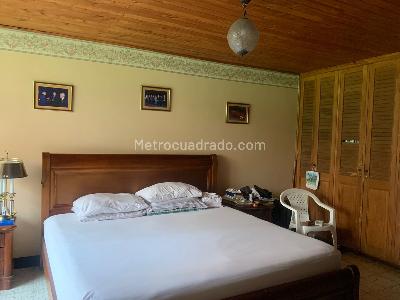 Casa de 4 alcobas en venta en Santa Teresita, Cali, 340 m² · foto 10 de 13