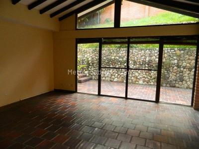 Casa de 3 alcobas en venta en Cristales, Cali, 470 m² · foto 2 de 20