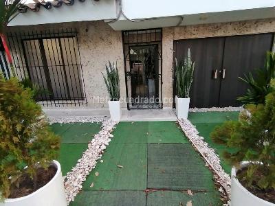Casa de 4 alcobas en venta en Prados Del Norte, Cali, 300 m² · foto 3 de 20