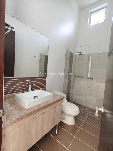 Casa de 5 alcobas en arriendo en Parcelaciones Pance, Cali, 1200 m² · foto 13 de 20