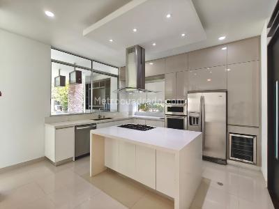 Casa de 5 alcobas en arriendo en Parcelaciones Pance, Cali, 1200 m² · foto 2 de 20