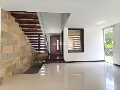 Casa de 5 alcobas en arriendo en Parcelaciones Pance, Cali, 1200 m² · foto 9 de 20