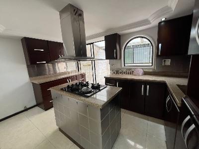 Casa de 4 alcobas en venta en La Mota, Medellín, 104 m² · foto 2 de 10