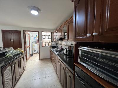 Casa de 4 alcobas en venta en La Castellana, Medellín, 225 m² · foto 2 de 20