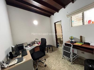 Casa de 4 alcobas en venta en La Castellana, Medellín, 225 m² · foto 6 de 20