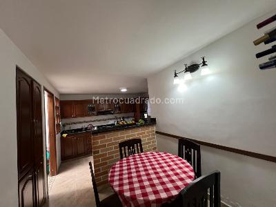 Casa de 4 alcobas en venta en La Castellana, Medellín, 225 m² · foto 7 de 20
