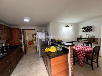 Casa de 4 alcobas en venta en La Castellana, Medellín, 225 m² · foto 8 de 20
