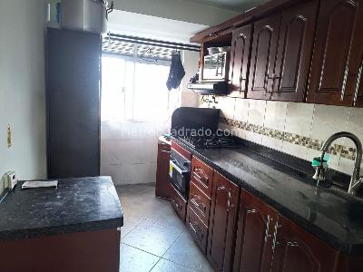 Apartamento de 3 alcobas en venta en Los Alpes, Medellín, 74 m² · foto 11 de 19