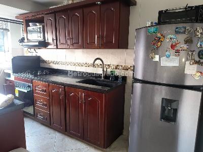 Apartamento de 3 alcobas en venta en Los Alpes, Medellín, 74 m² · foto 9 de 19