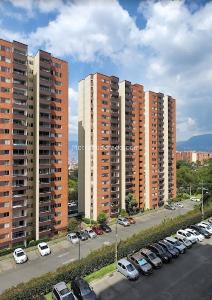 Apartamento en venta en Loma De Los Bernal, Medellín · foto 12 de 13