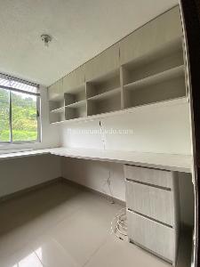 Apartamento en venta en Loma De Los Bernal, Medellín · foto 4 de 13