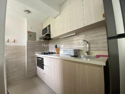 Apartamento en venta en Loma De Los Bernal, Medellín · foto 9 de 13