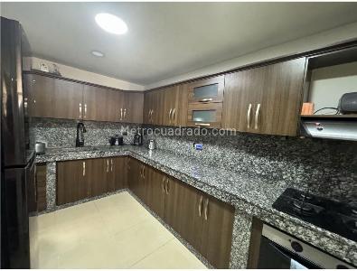 Casa de 4 alcobas en venta en Aliadas, Medellín, 170 m² · foto 2 de 17