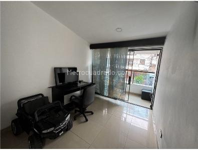 Casa de 4 alcobas en venta en Aliadas, Medellín, 170 m² · foto 3 de 17