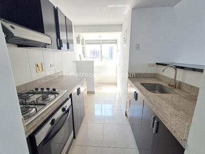 Apartamento en venta en Loma De Los Bernal, Medellín · foto 6 de 18