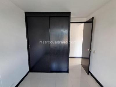 Apartamento en venta en Loma De Los Bernal, Medellín · foto 11 de 18