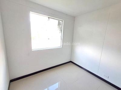 Apartamento en venta en Loma De Los Bernal, Medellín · foto 13 de 18