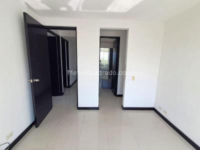 Apartamento en venta en Loma De Los Bernal, Medellín · foto 14 de 18