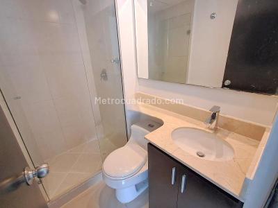 Apartamento en venta en Loma De Los Bernal, Medellín · foto 15 de 18