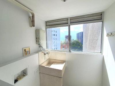Apartamento en venta en Loma De Los Bernal, Medellín · foto 17 de 18