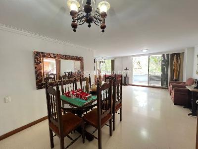 Apartamento de 3 alcobas en venta en Laureles, Medellín, 176 m² · foto 3 de 20