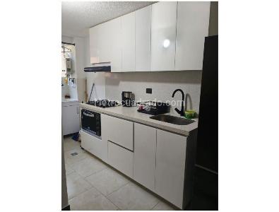 Apartamento de 3 alcobas en venta en Loma De Los Bernal, Medellín, 67 m² · foto 2 de 12