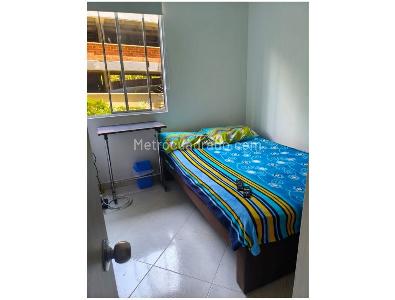 Apartamento de 3 alcobas en venta en Loma De Los Bernal, Medellín, 67 m² · foto 8 de 12