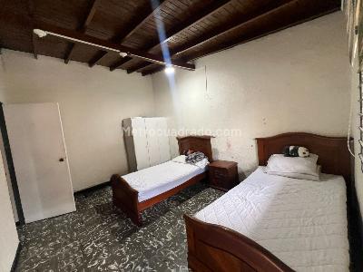 Casa de 5 alcobas en venta en La Gloria, Medellín, 221 m² · foto 10 de 24