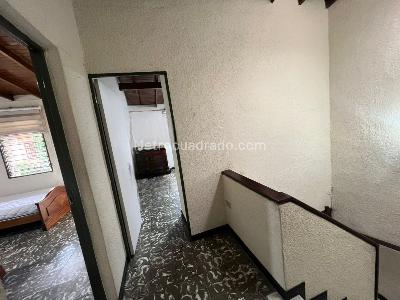Casa de 5 alcobas en venta en La Gloria, Medellín, 221 m² · foto 14 de 24