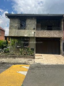 Casa de 5 alcobas en venta en La Gloria, Medellín, 221 m² · foto 22 de 24