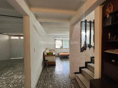 Casa de 5 alcobas en venta en La Gloria, Medellín, 221 m² · foto 3 de 24